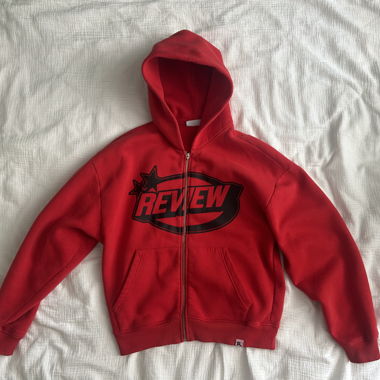 Rote  Kapuzenjacke