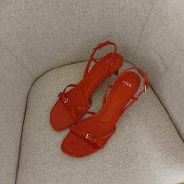 Kitten-heel-Sandalen