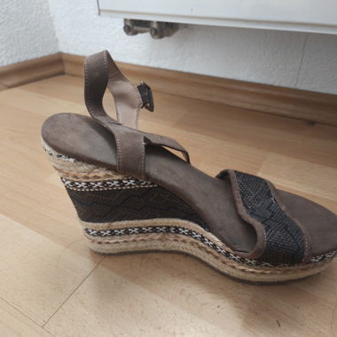 Wedge heels