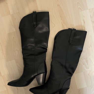 Cowboy boots, wide calf
