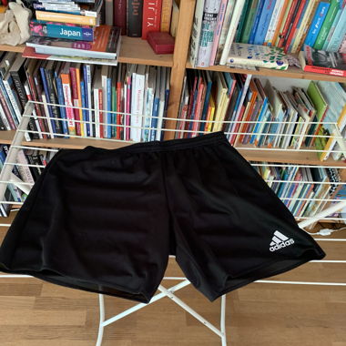 Kurze Addidas Hosen