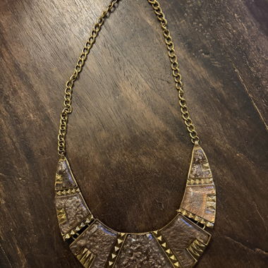 Collier à la mode en finition or