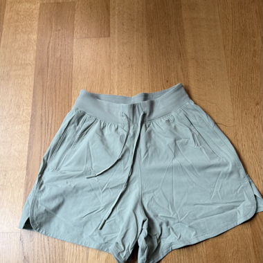 Lukulemon Sportshorts in Hellblau