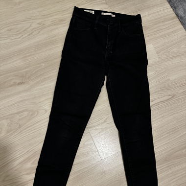 Levis Mile High Super Skinny 