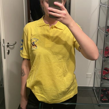 Polo jaune avec broderie