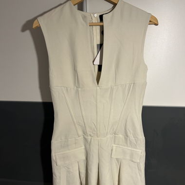 Robe blanc cassé légèrement évasée 