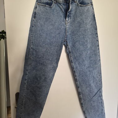 Jeans mom con vita alta Clockhouse