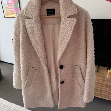 Manteau en laine bouclée Bershka