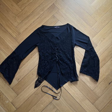 Haut en dentelle noir