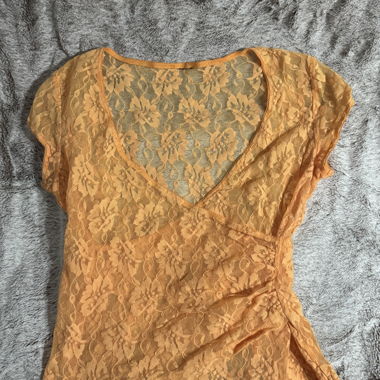 Top in pizzo Y2K arancione con scollo a V
