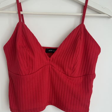 Top corto a costine rosso
