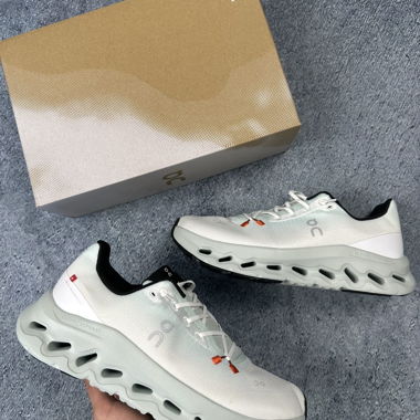 Sneaker On Cloudt