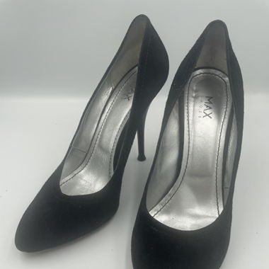 Klassischer schwarzer Schuh