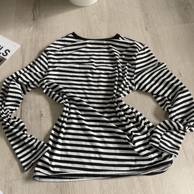 T-shirt a maniche lunghe a righe