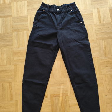 Pantaloni donna neri con vita paperbag Pull&Bear