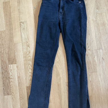 Dunkelgraue Jeans