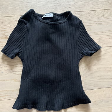 Black Top Open at the Back with Loop