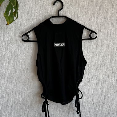 Schwarzes Mesh-Top ohne Ärmel