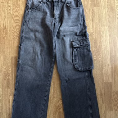 Graue Cargo-Jeans More Money More Love