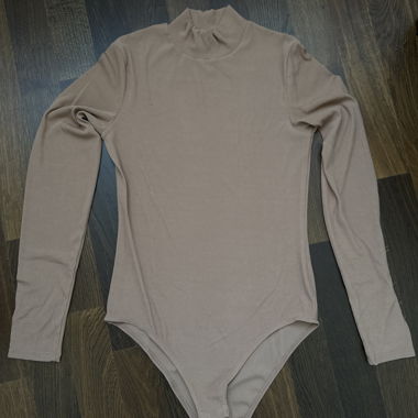 Beige long-sleeve bodysuit