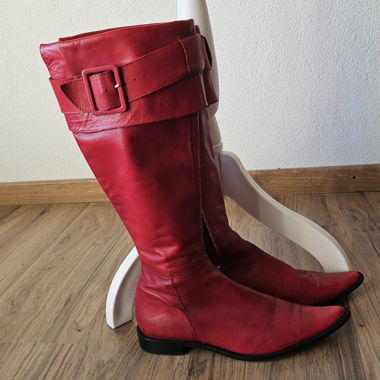 Bottes en cuir rouge