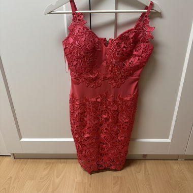 Spitzenkleid mit Trägern