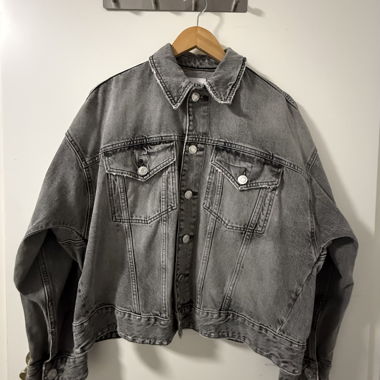Graue Jeansjacke