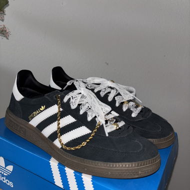 Adidas Sneaker Gr. 38 mit Deko