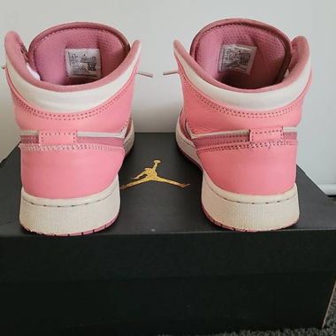 Nike Jordan 1 Mid