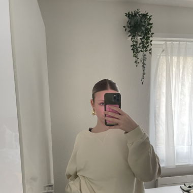 beige sweatshirt