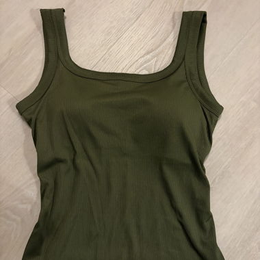 Top con reggiseno integrato