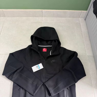 Nike tech fleece 