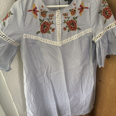 gestreifets Kleid