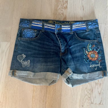 Desigual denim shorts size 28