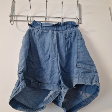 Blaue Shorts