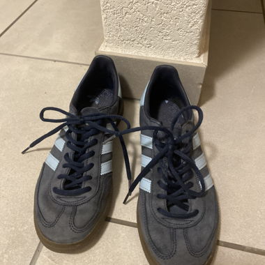 Baskets Adidas bleu marine