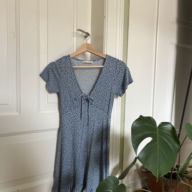 Vestito con piccoli fiori carino