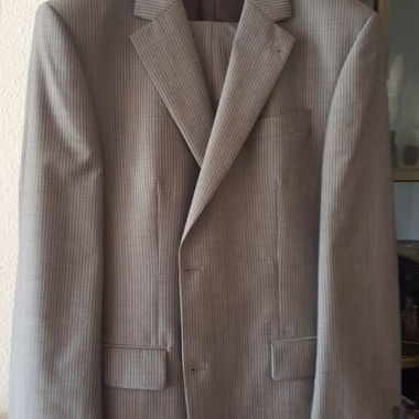 Men's suit like new, pure fine wool