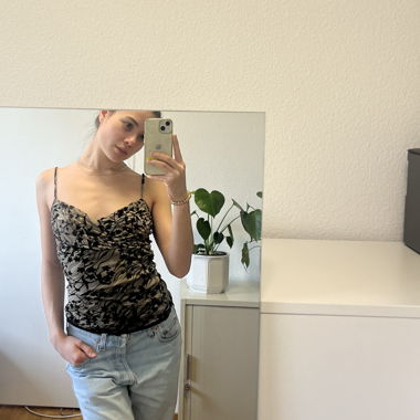 Top in mesh floreale