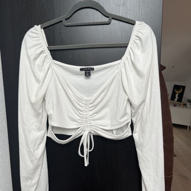 Weisses AMISU Crop-Top mit Raffung