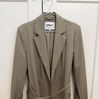 Eleganter Blazer mit Taillengürtel
