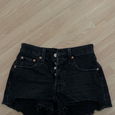 Levi's 501 Ribcage Shorts size 24