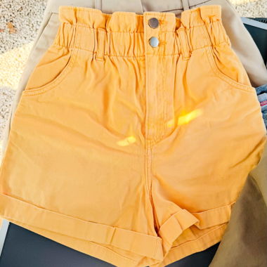 Short taille haute jaune 