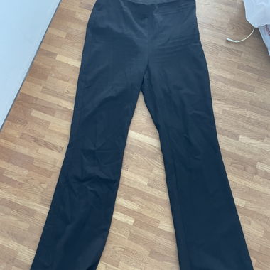 Pantaloni neri a zampa