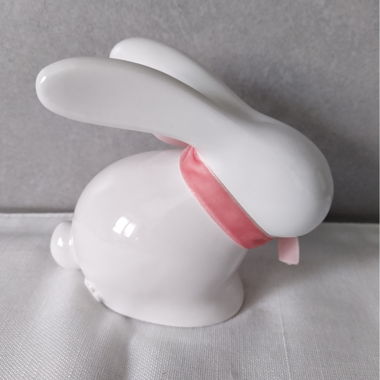 Leonardo Hase Pesaro Sitzend weiss _2
