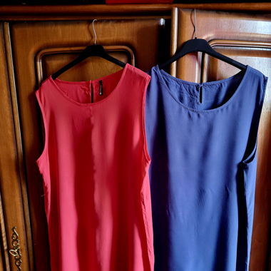 Un duo des robes incontournable pour les vacances.