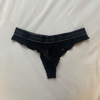 Tanga string nero in pizzo Victoria's Secret