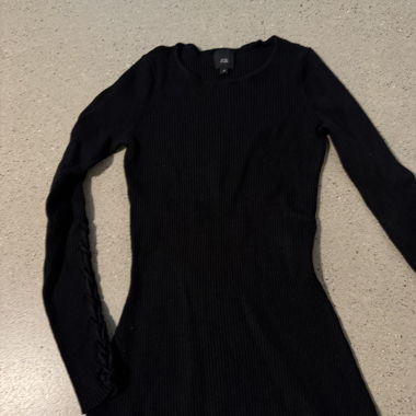 Robe noire côtelée