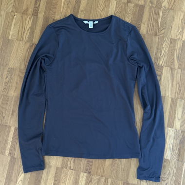Dunkelgraues  Langarmshirt