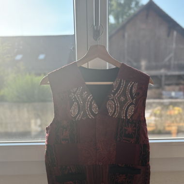 Weinrotes Gilet